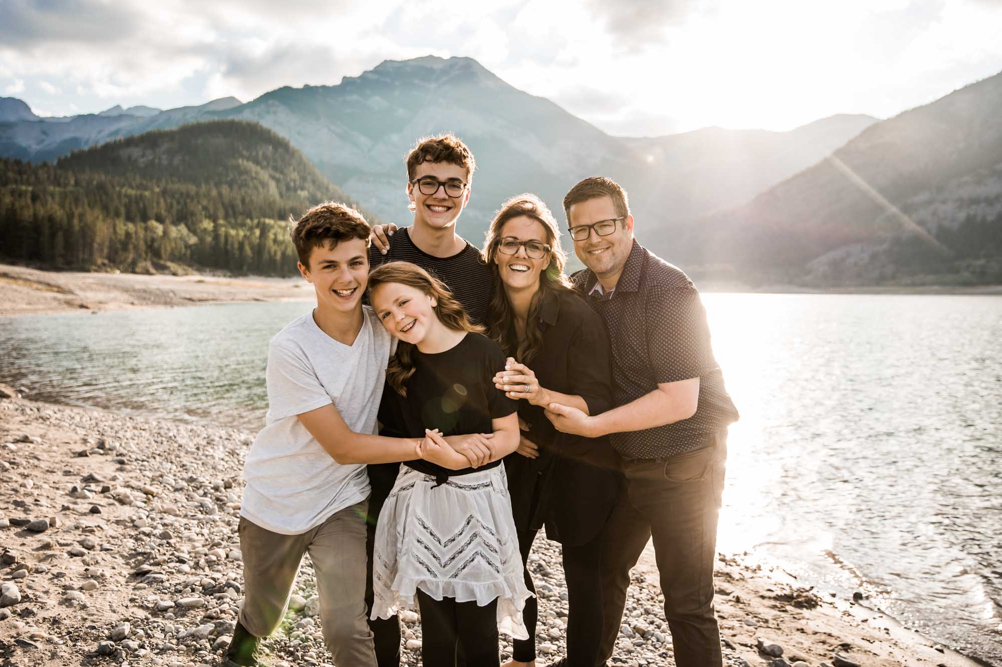 Calgary, Kananaskis, Banff lifestyle family photographer, family in the mountains in front of water in Kananaskis Country