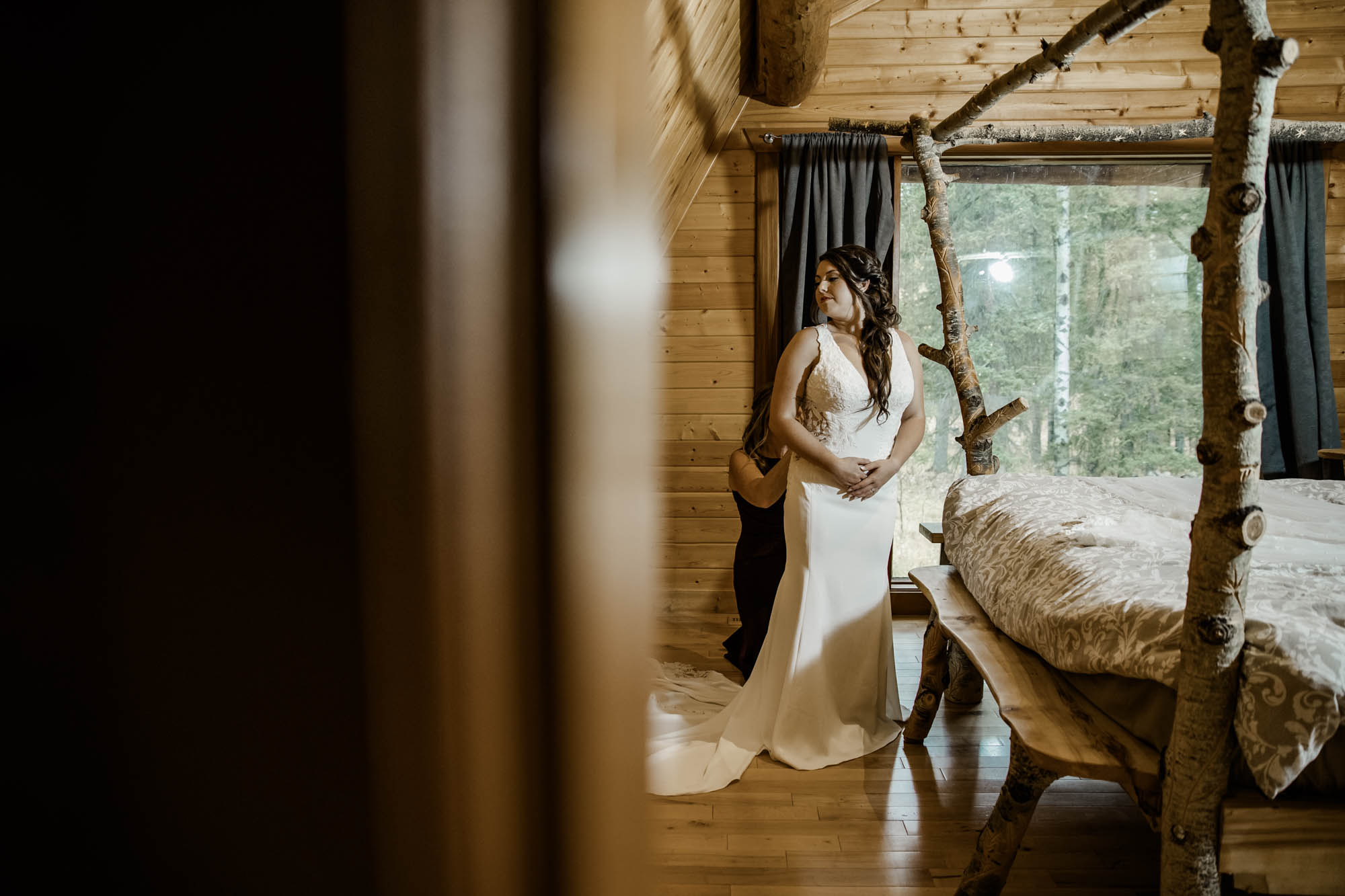 Folk Tree Lodge wedding, Calgary, Banff and Canmore wedding photographer, micro wedding, intimate ceremony on a beautiful rustic lodge property outside of Bragg Creek by Kananaskis Country
